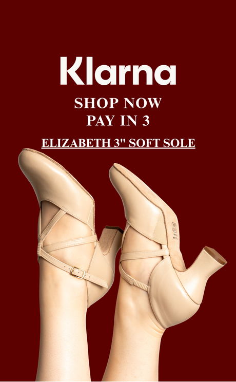 Beige high-heeled shoes on a red background with Klarna promotional text.